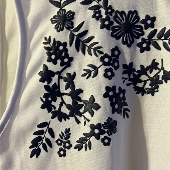 Cream Embroidered Blouse with Sleeveless Design - Picture 2 of 4